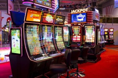 Texas Poker table interface on biru138 mobile app showing hole cards and community cards